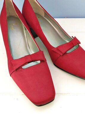 Vintage 1960s Bijou Burgundy Satin Pumps, Size 6, Bow Detail, Block Heel Shoes